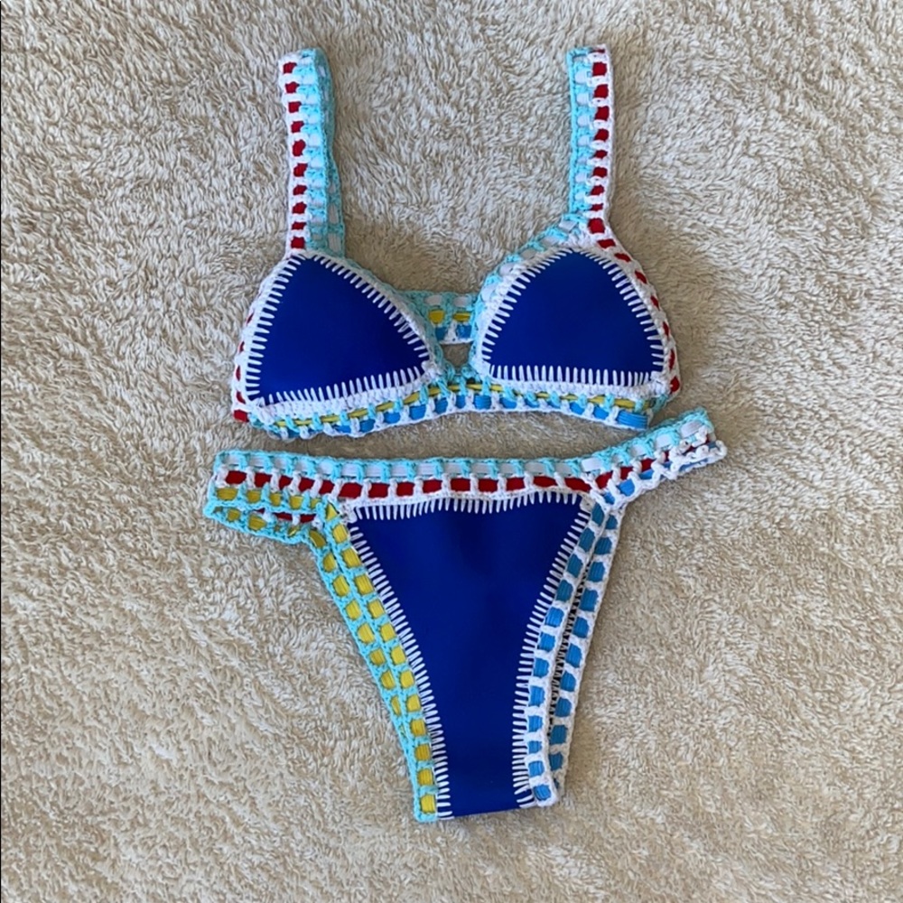 NWOT Reversible neoprene bikini w/ cheeky bottoms